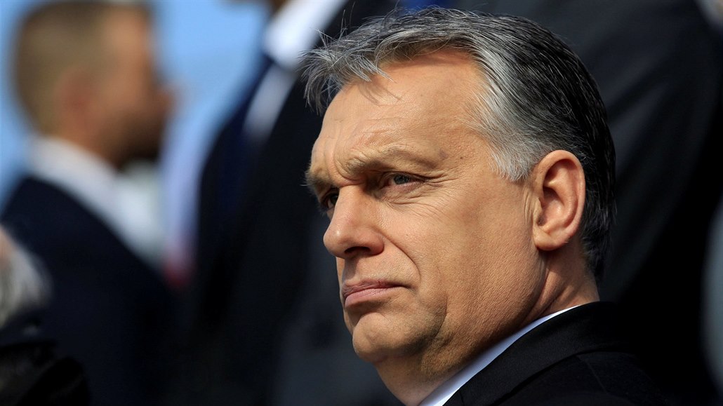 Ma�arský premiér Viktor Orbán na odhalení památníku ob�tem letecké nehody ve...
