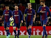 Luis Surez (zleva), Lionel Messi, Ivan Rakiti a Gerard Piqu z Barcelony...