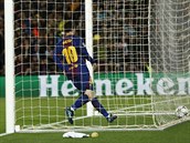 GL Lionel Messi z Barcelony si jde do stě pro mč, kter tam...