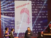 Patrik Ouředník získal za knihu Antialkorán aneb nejasný svět T. H. cenu...