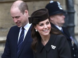 Princ William a vévodkyně Kate po velikonoční bohoslužbě na hradě Windsor...
