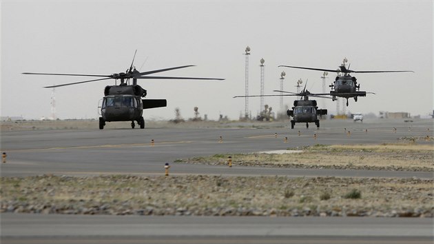 Afghnt piloti pebraj americk vrtulnky UH-60 Black Hawk (19. bezna 2018)