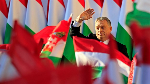 Maďarský premiér Viktor Orbán na předvolebním mítinku v Székesfhérváru (6. dubna 2018)