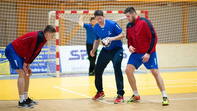 Kou Daniel Kube (s mem) na trninku  eskch hzenk.