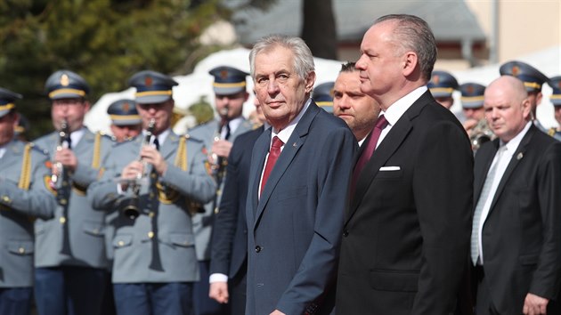Prezident Zeman zahájil ve Vysokých Tatrách oficiální část návštěvy Slovenska, na Štrbském plese se setkal se slovenským prezidentem Kiskou. (5. dubna 2018)