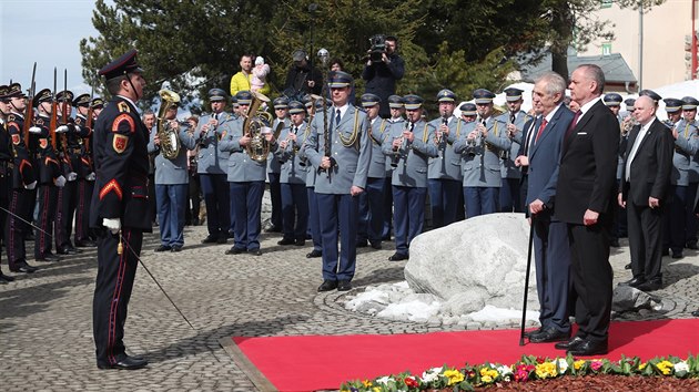 Prezident Zeman zahjil ve Vysokch Tatrch oficiln st nvtvy Slovenska, na trbskm plese se setkal se slovenskm prezidentem Kiskou. (5. dubna 2018)