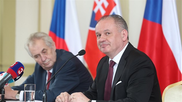 Prezident Zeman zahjil ve Vysokch Tatrch oficiln st nvtvy Slovenska, na trbskm plese se setkal se slovenskm prezidentem Kiskou. (5. dubna 2018)