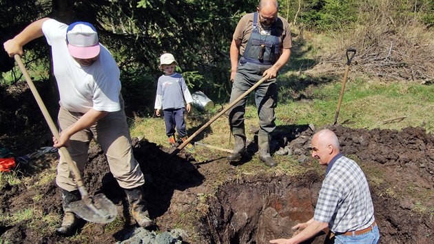 Skupina nadšenců obnovuje na Chebsku zapomenuté minerální prameny.