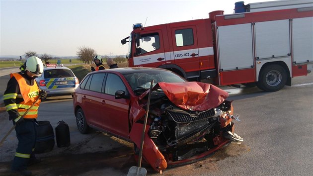 Při nehodě u Protivína se zranilo šest lidí (7. dubna 2018).