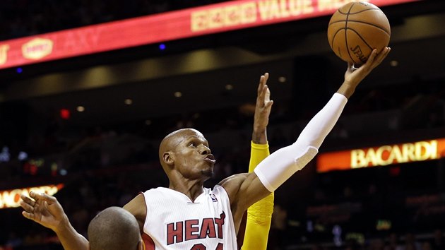 Ray Allen z Miami Heat stl na ko, bude uveden do basketbalov Sn slvy.