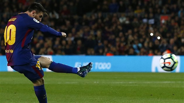 Lionel Messi z Barcelony stl v utkn proti Legans.