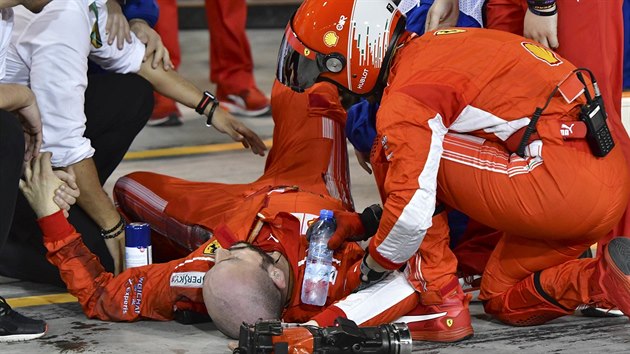 Zrann mechanik Ferrari pi Velk cen Bahrajnu.
