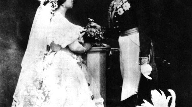 Svatebn fotografie zskaly podle galeristy popularitu dky snmku krlovny Viktorie a prince Alberta. Nevznikla vak v den jejich svatby, ale a o trnct let pozdji s vvojem fotografickho emesla.