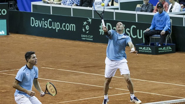Izraelští tenisté Jonathan Erlich a Jišaj Oliel při daviscupové čtyhře proti Česku