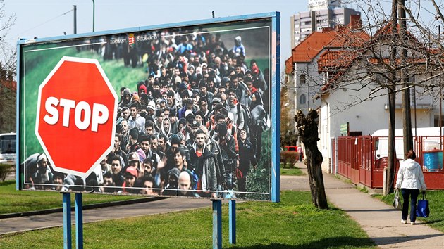 Protiimigran pedvolebn billboard maarskho premira Viktora Orbna. (8. dubna 2018)