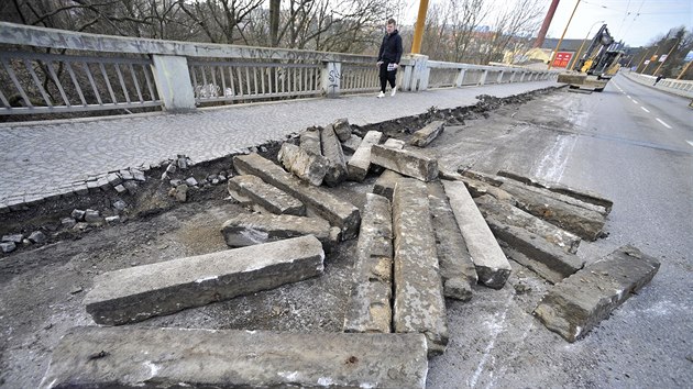 V Jihlav se prvn dubnov den v devt hodin rno uzavel klov Brnnsk most (1. dubna 2018).