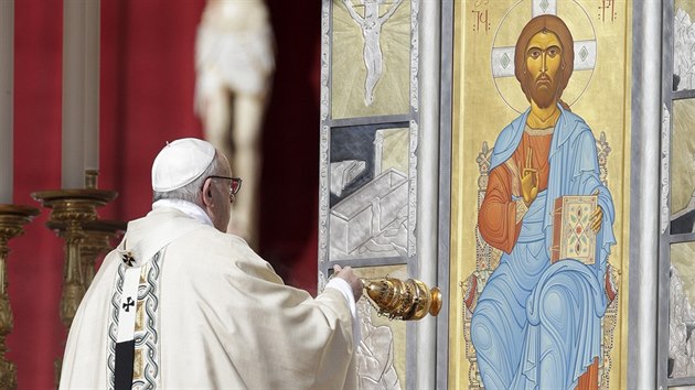 Papež František během velikonoční mše ve Vatikánu
