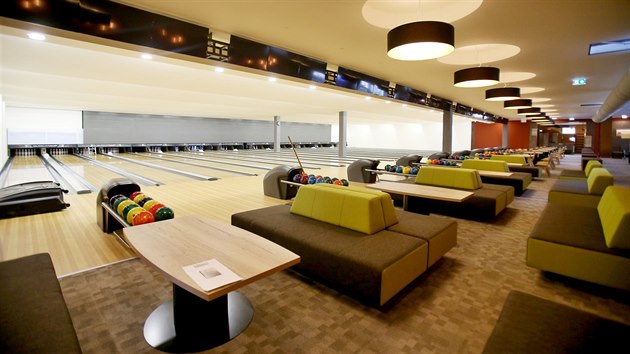 V brněnském Juliánově v pondělí otevře největší bowlingová hala v Česku. Okolo 20 drah je místo pro zhruba stovku lidí na sedačkách i židličkách. Hernu postavil podnikatel Vlastimil Chládek.