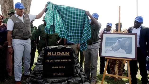 V kesk rezervaci Ol Pejeta v nedli uctili na smuten ceremonii pamtku poslednho samce severnho blho nosoroce Sudna (1. dubna 2018).