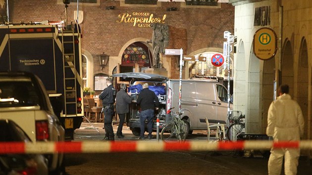 Jens R. najel s dodávkou do lidí, kteří seděli na předzahrádce restaurace Grosser Kiepenkerl v centru Münsteru. Zabil jednapadesátiletou Němku a pětašedesátiletého Němce, kromě toho zranil desítky lidí, z nichž několik velmi vážně. Poté sám sebe zastřelil (8. dubna 2018).