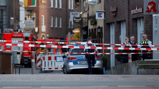 Jens R. najel s dodvkou do lid, kte sedli na pedzahrdce restaurace Grosser Kiepenkerl v centru Mnsteru. Zabil jednapadestiletou Nmku a ptaedestiletho Nmce, krom toho zranil destky lid, z nich nkolik velmi vn. Pot sm sebe zastelil (8. dubna 2018).