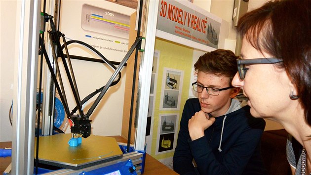 3D tiskárna občas ve svitavské škole běží i přes noc.