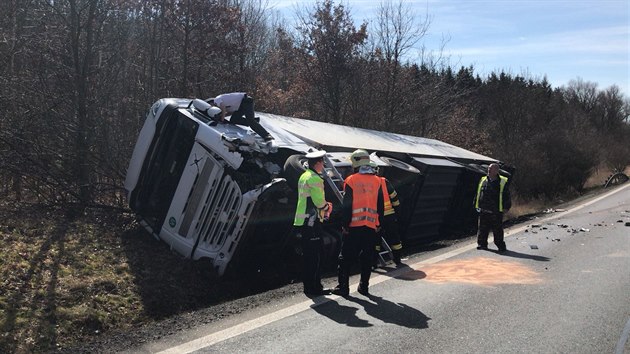 Mezi Hořovičkami a Hořesedly na Rakovnicku se čelně srazil kamion s osobním autem (3.4.2018)