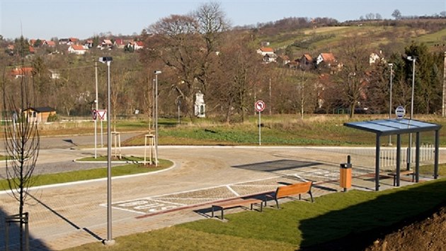 Nová točna autobusů a parkoviště u hřbitova v Mařaticích, části Uherského Hradiště.