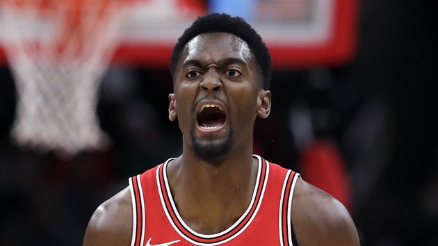 Bobby Portis z Chicaga se raduje z trefy proti Washingtonu.