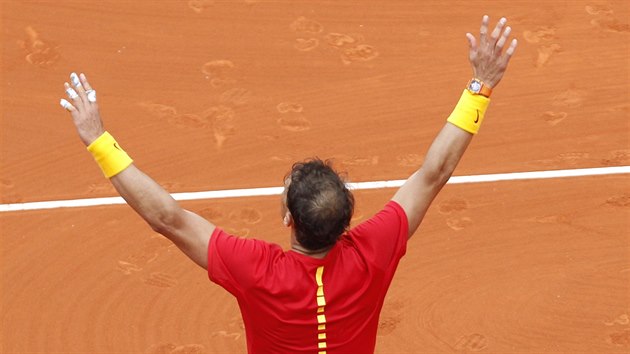 panlsk tenista Rafael Nadal uspl v zpase Davis Cupu proti Philippu Kohlschreiberovi.