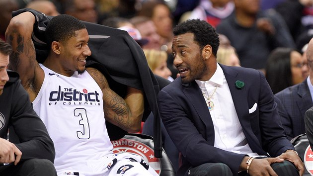 Bradley Beal (vlevo) a John Wall e hru Washingtonu.