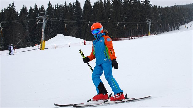 Nejvytíženější sjezdovkou Malé Úpy jsou Pomezky. K tratím U Kostela dnes lyžaře vozí skibusy.