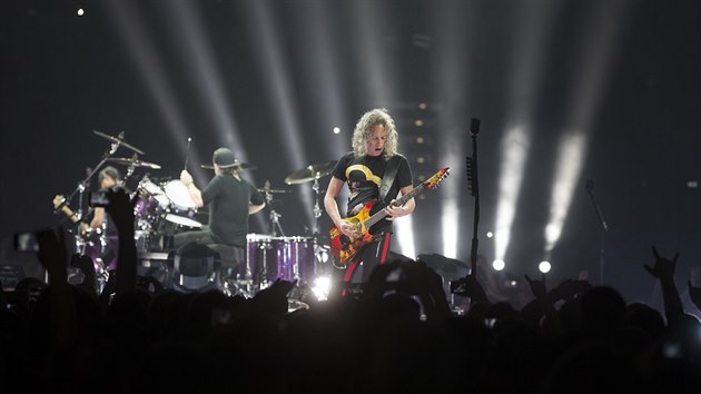 Kirk Hammett z Metalliky na koncertu z Worldwired Tour v prask O2 aren (2. dubna 2018)