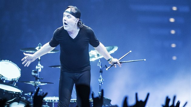 Lars Ulrich z Metalliky na koncertu z Worldwired Tour v pra�sk� O2 aren� (2. dubna 2018)