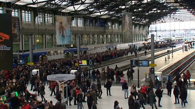 Ve Francii probíhá stávka vlaků a letadel
