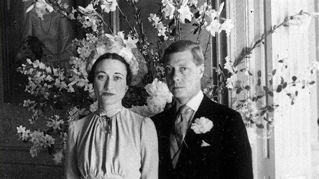 Wallis Simpsonov a vvoda z Windsoru, bval krl Edward VIII., po svatb na francouzskm zmku Chateau de Cande (Tours, 3. ervna 1937)