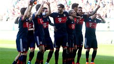 Fotbalisté mnichovského Bayernu slaví zisk mistrovského titulu.