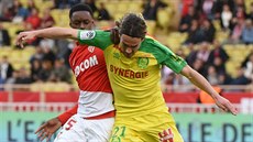 René Krhin (Nantes) si kryje mí� p�ed Jemersonem z Monaka.