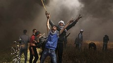 Protestující Palestinci na hranicích Pásma Gazy (6. dubna 2018).