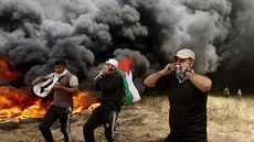 Protestující Palestinci na hranicích Pásma Gazy (6. dubna 2018).
