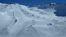 Skiarénu na Mölltalském ledovci obklopují velehory vysoké i více ne 3 tisíce...