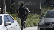 V kalifornské centrále YouTube zaznla stelba.
