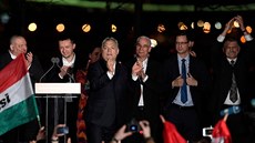 Maarský premiér Viktor Orbán promlouvá ke svým píznivcm potom, co jeho...