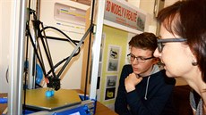 3D tiskárna ob�as ve svitavské �kole b�í i p�es noc.