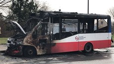 Pratí hasii vyjídli k poáru linkového autobusu v Kyjích (4.4.2018)