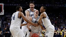 Donte DiVincenzo (uprosted) z Villanovy byl hrdinou finále NCAA. Po vítzství...