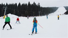 Nejvytíženější sjezdovkou Malé Úpy jsou Pomezky. K tratím U Kostela dnes lyžaře...