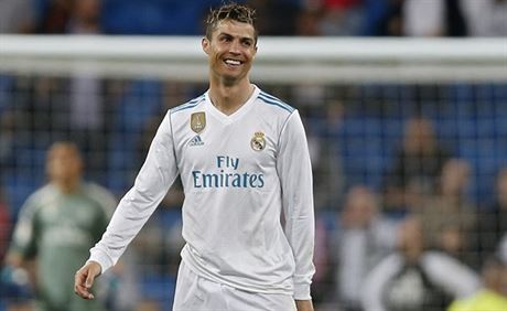 Cristiano Ronaldo z Realu Madrid se usmívá po vstelení vyrovnávací branky v...