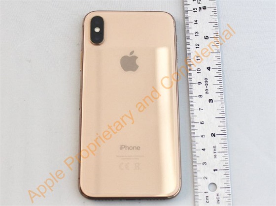 iPhone X ve zlaté verzi
