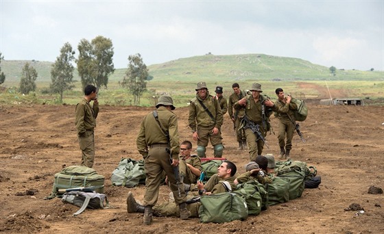 Izraeltí vojáci na Golanských výinách (12. dubna 2018)